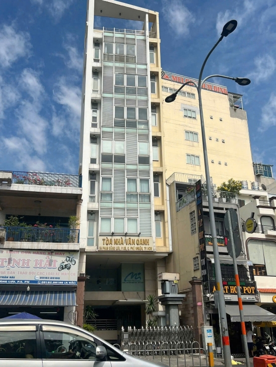 b  n t  a nh ? m  ?t ti ? n phan     ng l ?u p5 q ph   nhu  ?n th ?nh ph ?? h ?? ch ? minh  di ??n t ?ch 8x32m 2 h  ?m 10 t  ?ng gi   130 t ?? 