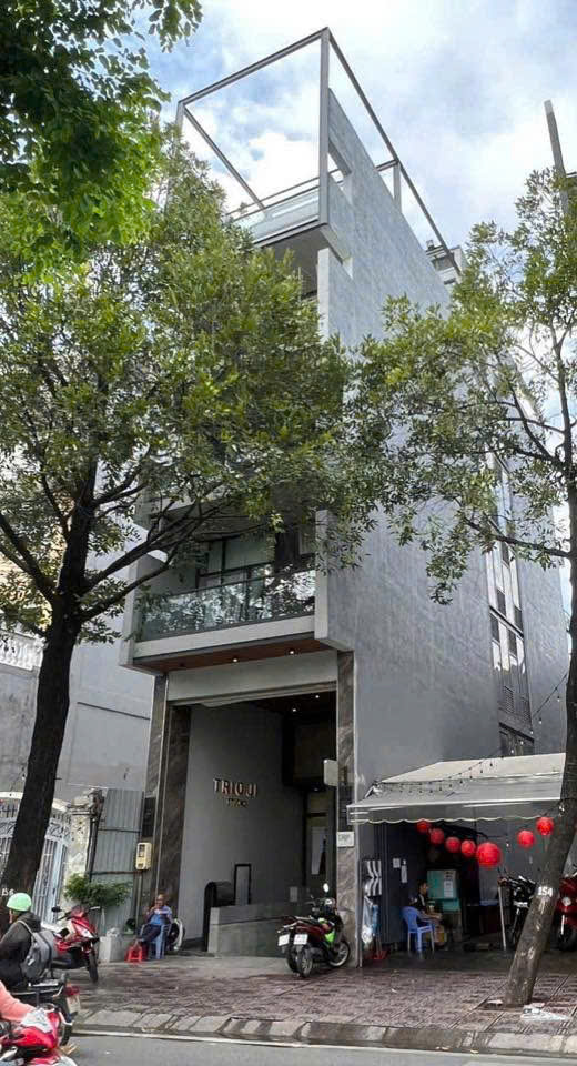 b  n t  a nh ? m  ?t ti ? n tr ? ? ng sa s  t v  ch qu  ?n 1 th ?nh ph ?? h ?? ch ? minh  di ??n t ?ch 5mx25m 8 t  ?ng gi   44 t ?? 