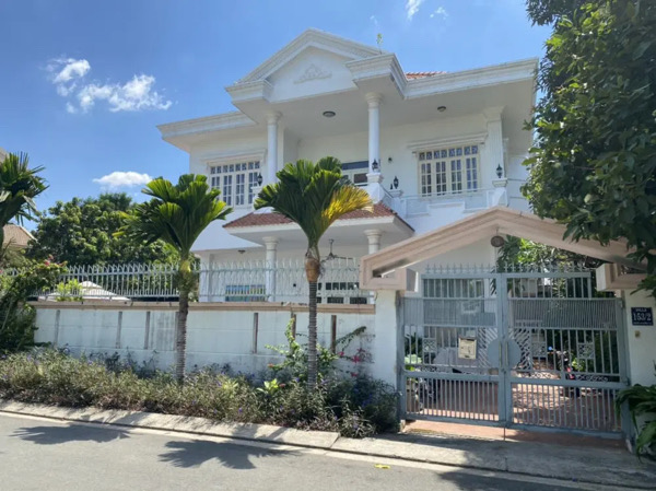 ban biet thu compound nguyen van huong quan 2 dt 300m2 3 tang 5pn gia ban 86 ty