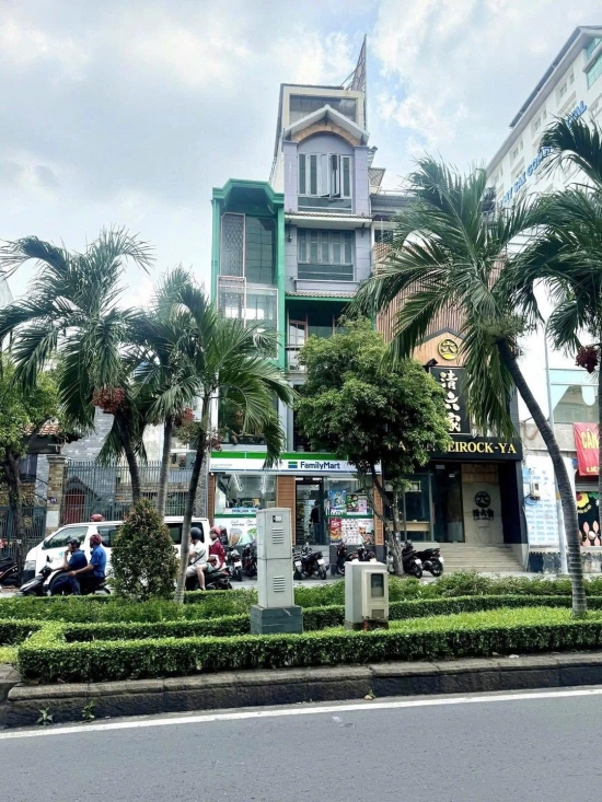 ban nha mat tien phan xich long phuong 2 quan phu nhuan