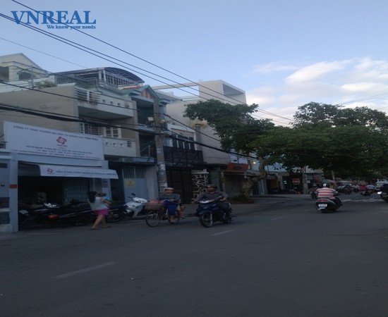 ban nha mat tien nguyen thuong hien phuong 1 quan go vap 55x12