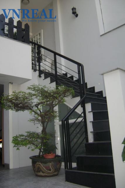 ban biet thu hem xe hoi le duc tho phuong 15 quan go vap 6x17