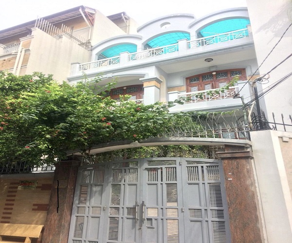 ban nha nguyen van troi 8x21m ham 4 lau gia 45 ty