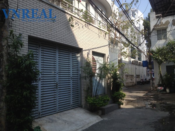 ban nha phu nhuan hem xe hoi phan dang luu  dt 79x11m