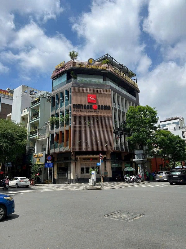 ban toa nha goc 2 mat tien duong le thanh ton quan 1 dien tich 835x 18m 5 tang gia ban 350 ty